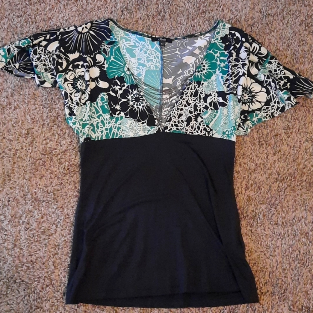 Cute Stretch Top V-neck with Chain detail